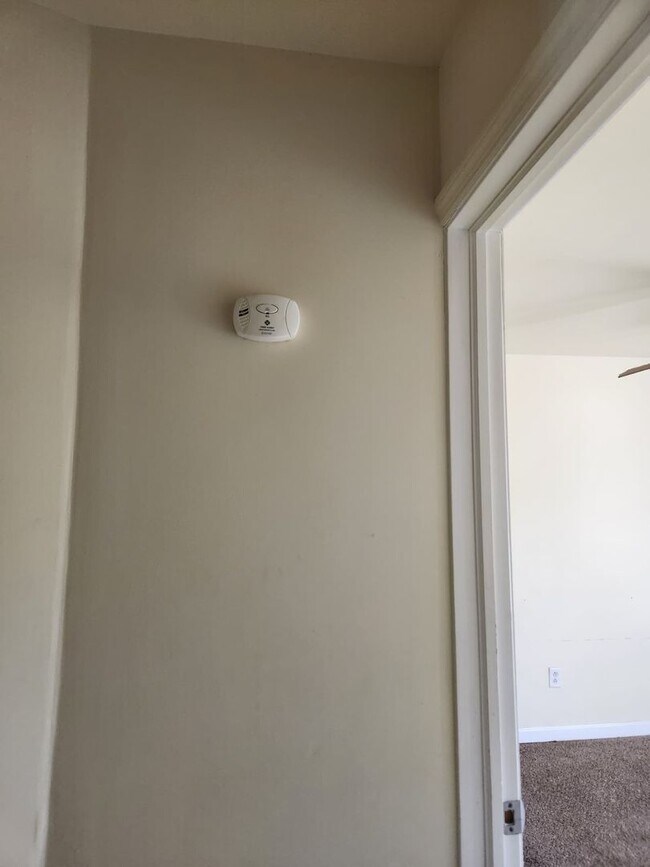 Building Photo - 413-415-415 N 6th Ave