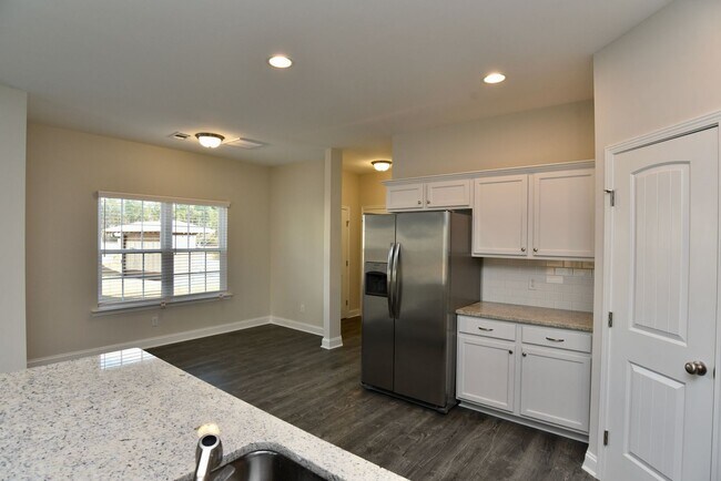 Building Photo - 3 Bedroom 2 1/2 Bath Townhome In Richmond Hill