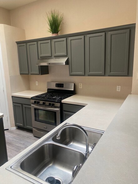 Building Photo - 4505 Scenic Dr