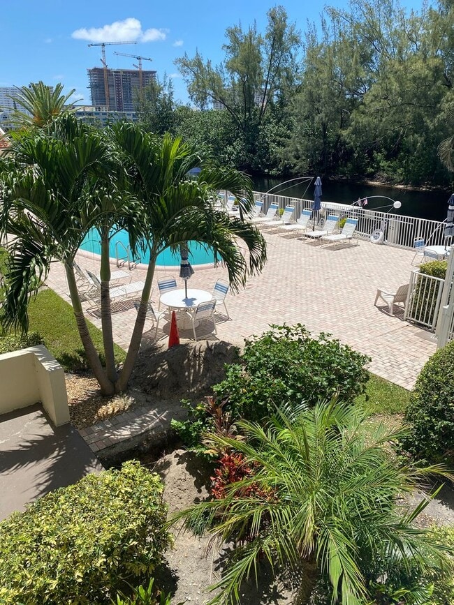 Building Photo - Great Condo in Pompano Beach Just West of ...