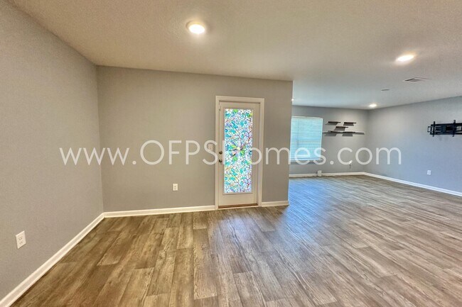 Building Photo - 812 Moorhen Wy