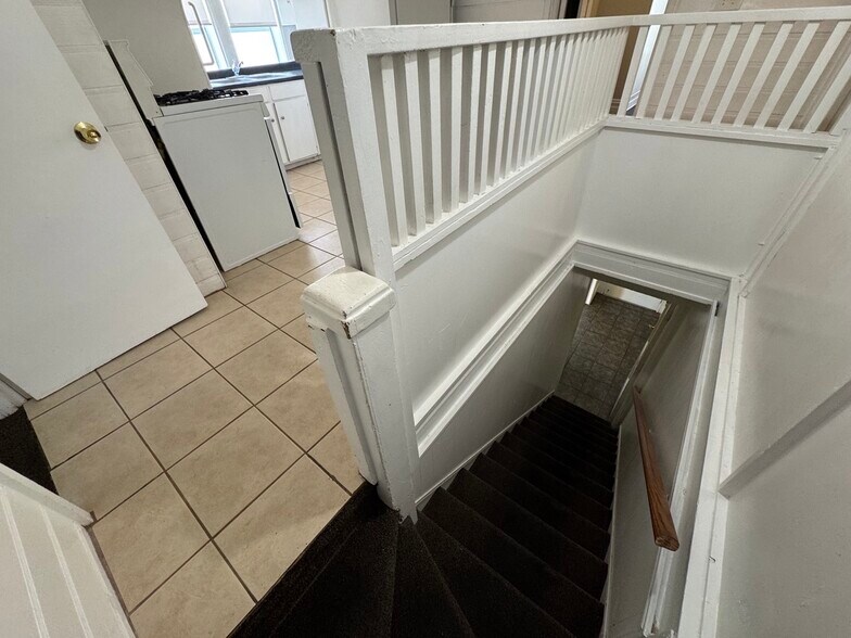 Building Photo - 1124 W 37th Pl