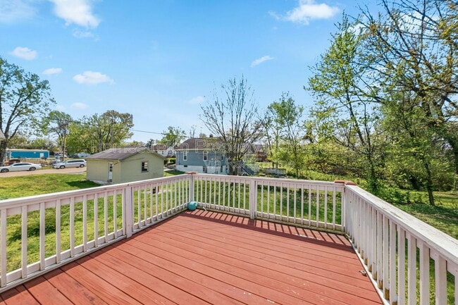 Building Photo - 704 W Johnson St