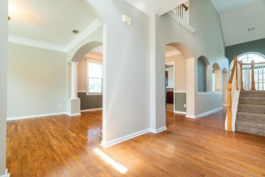 Building Photo - 225 Heritage Lake Dr