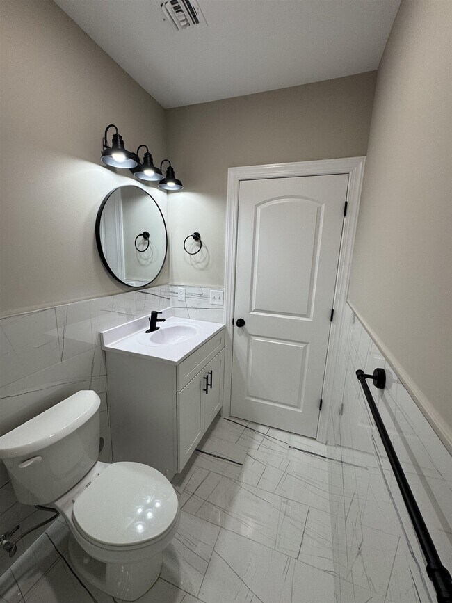 Building Photo - 515 Walnut St