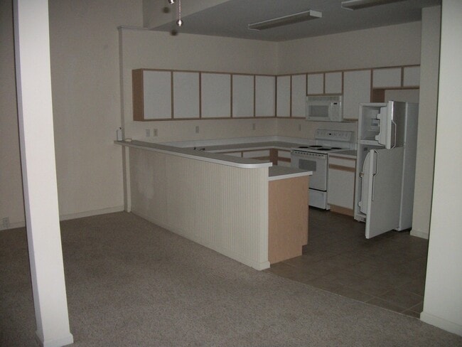 Building Photo - 142 Gadsden St