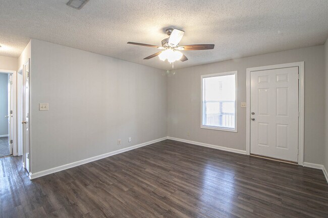 Building Photo - 145 Darlene Dr