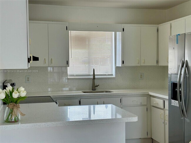 Building Photo - 3041 W 76th St