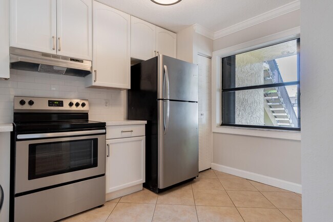 Building Photo - 1272 S Military Trail