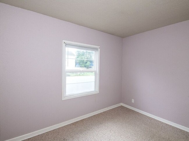 Building Photo - 927 NE Alberta St