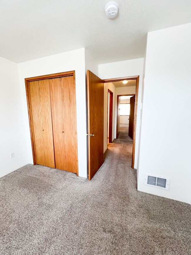 Building Photo - Triplex 5417 - 5421 North Hills Drive