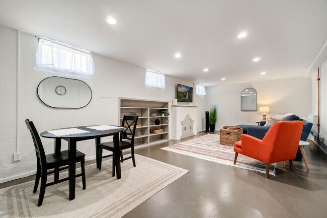 Building Photo - "Fully Furnished Monthly Rental - Newly Remodeled 4 bed Old Town bungalow"