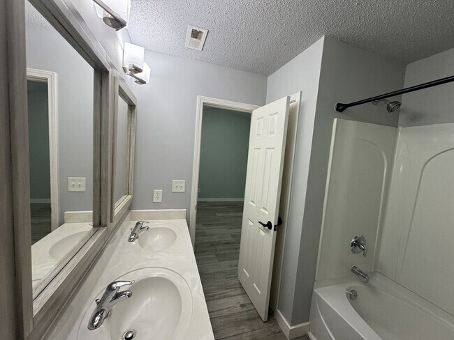 Building Photo - 108 Bridford Downs Dr