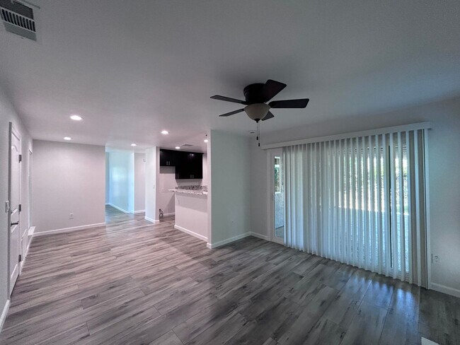 Building Photo - HALF OFF ONE MONTH RENT IF APPROVED AND MOVED IN BY 4/8