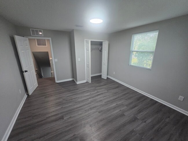 Building Photo - 9762 Bayview Ave