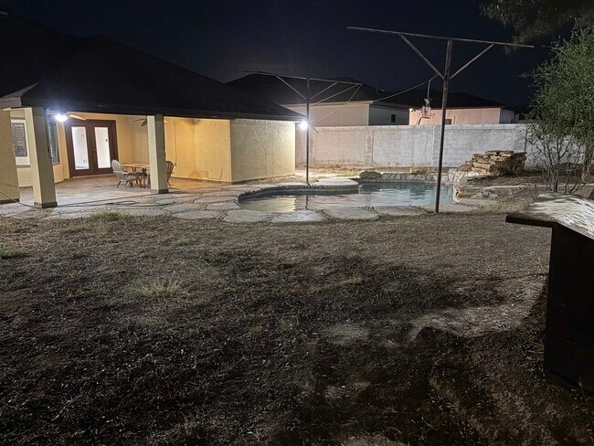 Building Photo - 405 Michoacan Loop