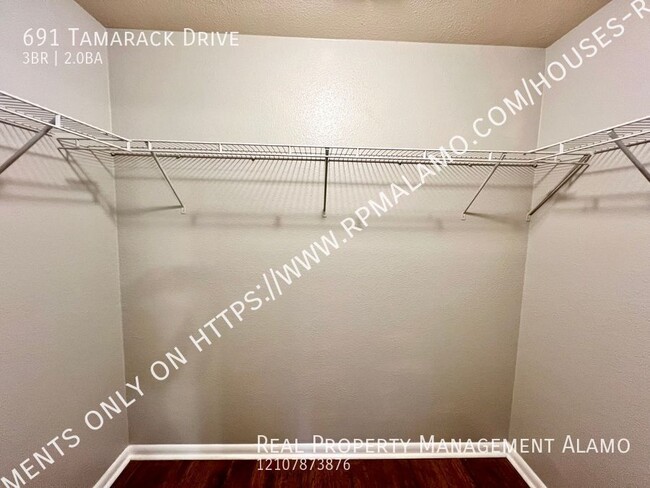 Building Photo - 691 Tamarack Dr