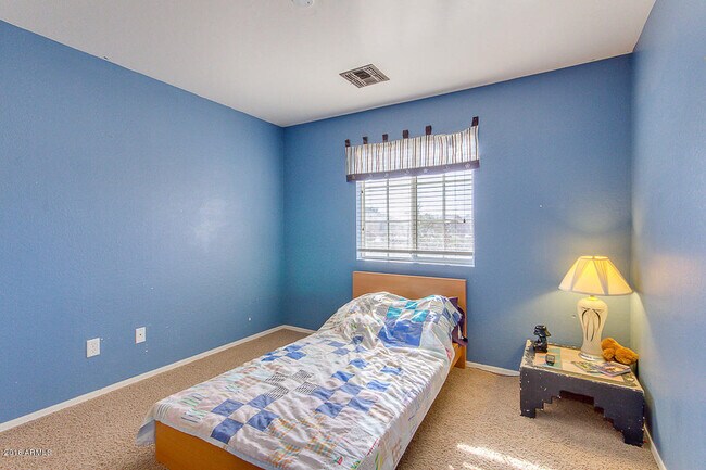 Building Photo - Amazing 4 bedrooms, 3 bathrooms house in P...