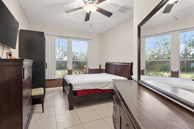 Building Photo - 3815 Pine Forest Green Blvd