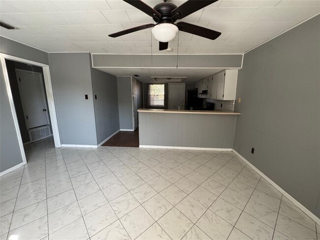 Building Photo - 2745 Maple Tree Rd