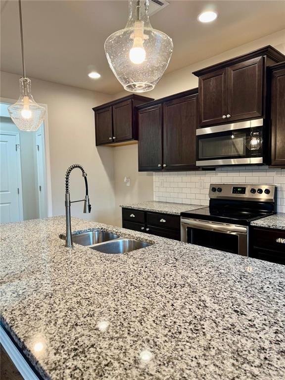 Building Photo - 232 Pinehurst Dr