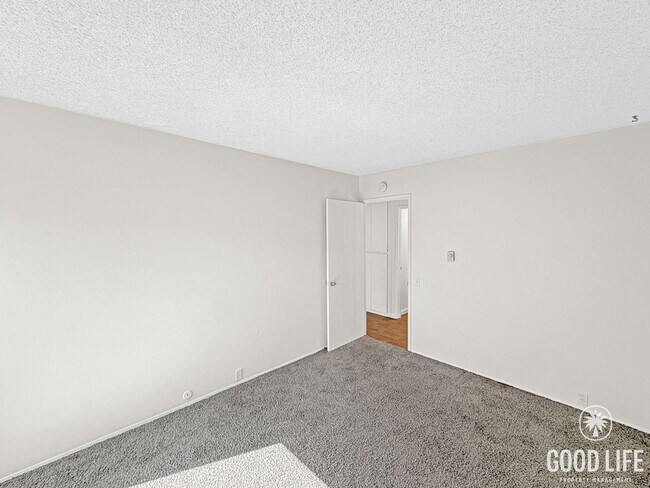 Building Photo - Brand-New Kitchen, Prime Location, Move-In Ready UTC Home