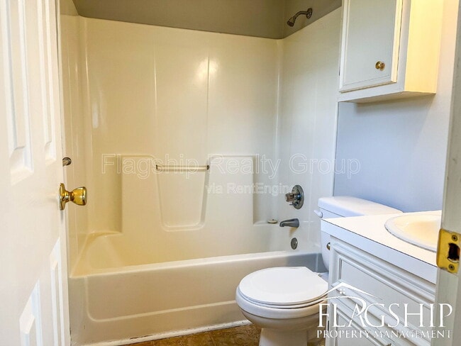 Building Photo - 3638 Highland Dr
