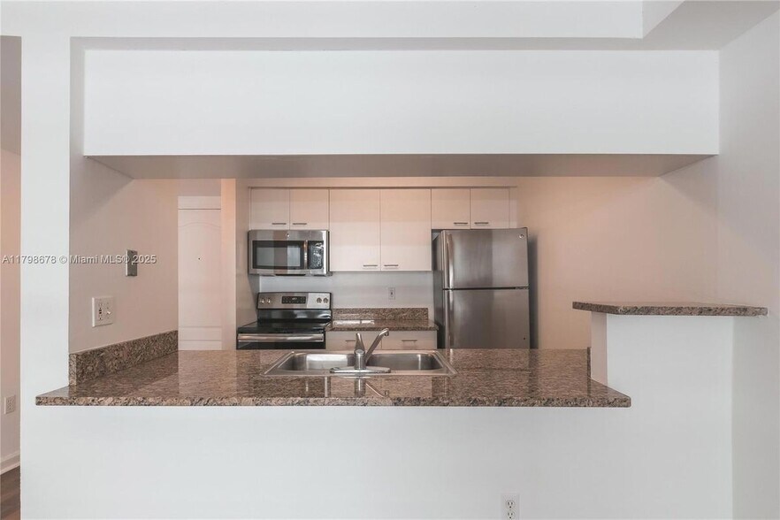 Building Photo - 1756 N Bayshore Dr