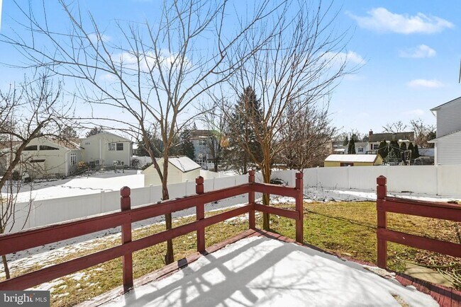 Building Photo - 2109 Highland Ct