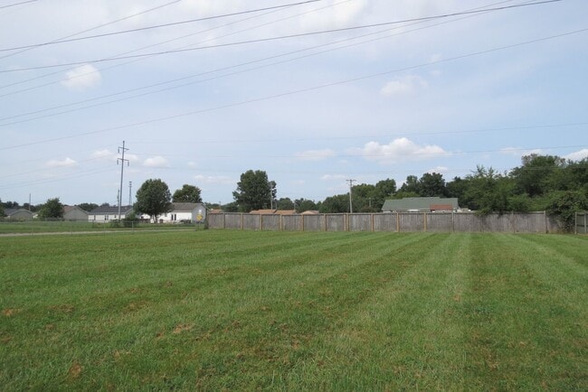 Building Photo - 200 Rusty Dr