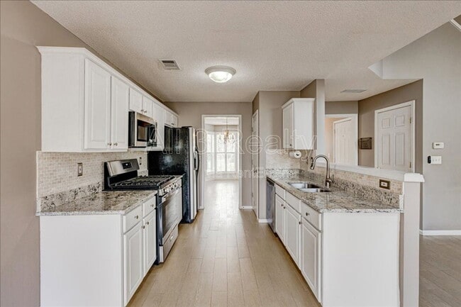Building Photo - 2540 Alvecot Cir SE