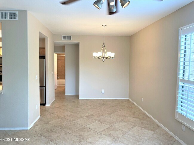 Building Photo - 6655 N Canyon Crest Dr