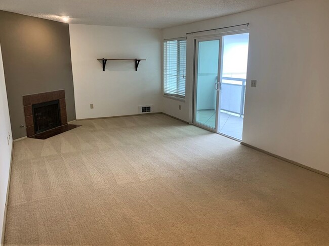 Building Photo - Northgate Villa - Spacious top floor 1 Bed...