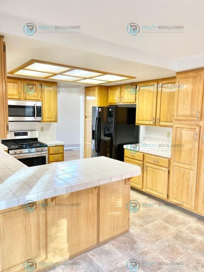 Building Photo - Well-Appointed 4BR Home with Open Floorplan & Expansive Yard