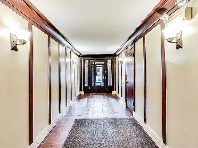 Building Photo - 5600 S Blackstone Ave