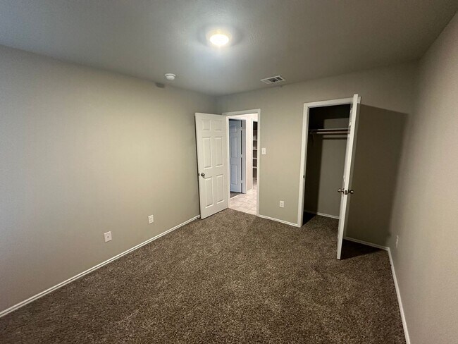 Building Photo - 5108 Karen Grn Dr