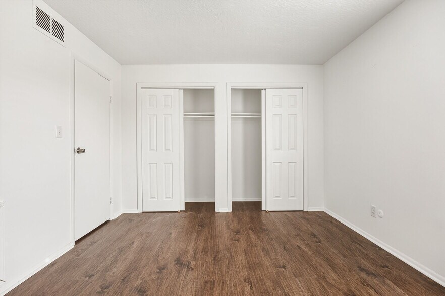 Building Photo - 7488 Country Brook Dr