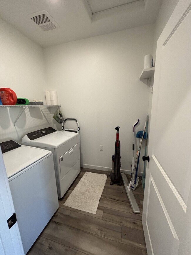 Building Photo - 1872 W Graham St