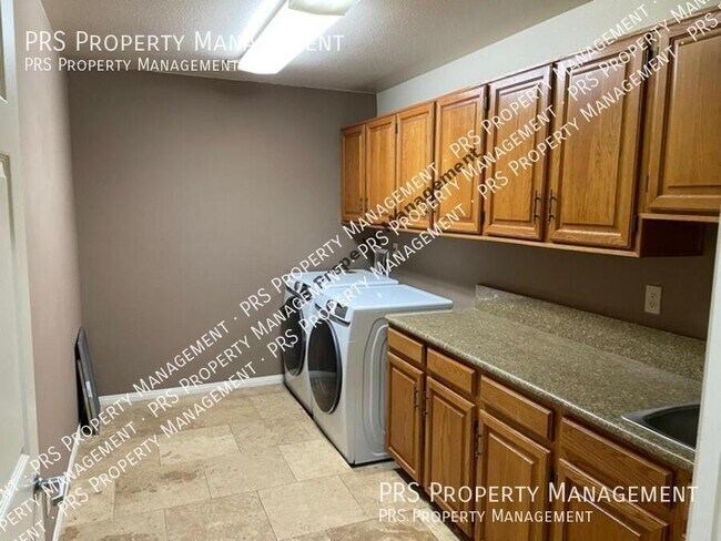 Building Photo - 620 E Linda Ln