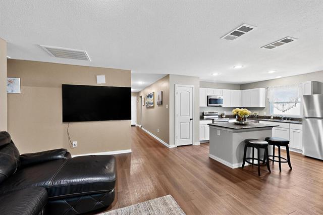 Building Photo - 2222 Echo Lake Dr