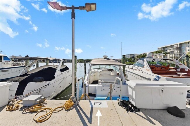 Building Photo - 18011 Biscayne Blvd