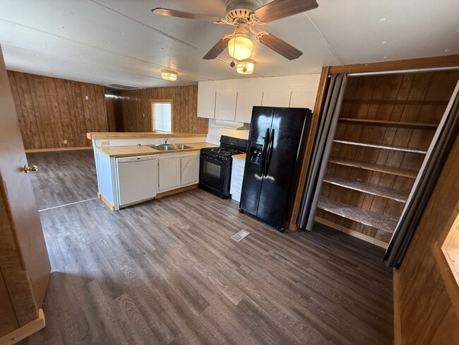 Building Photo - 3 Bed 2 Bath Updated Mobile Home with Fenced Yard and Storage Shed