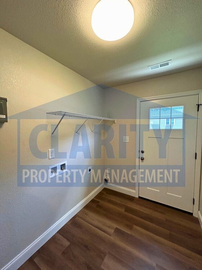 Building Photo - **NEW YEAR'S SPECIAL**$300 OFF FIRST MONTH'S RENT!**