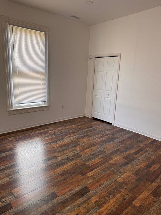 Building Photo - 3 Bedroom || 1 Bathroom Single Family Home