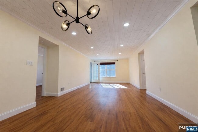 Building Photo - 1120 Hyde Park Ct