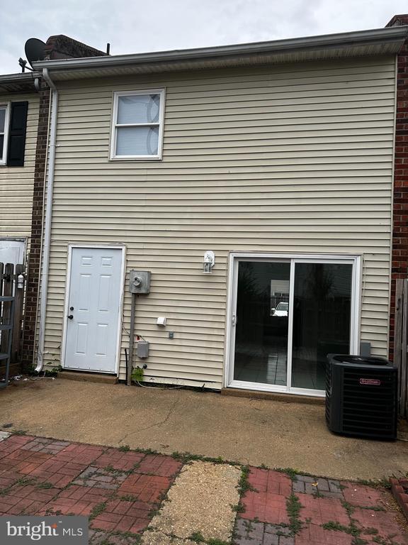 Building Photo - 325 Brock Square