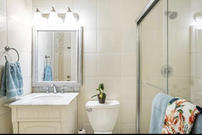 Bathroom - 2108 Pine Heights Dr NE