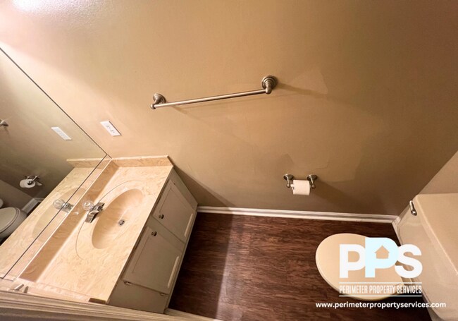 Building Photo - 107 Church St