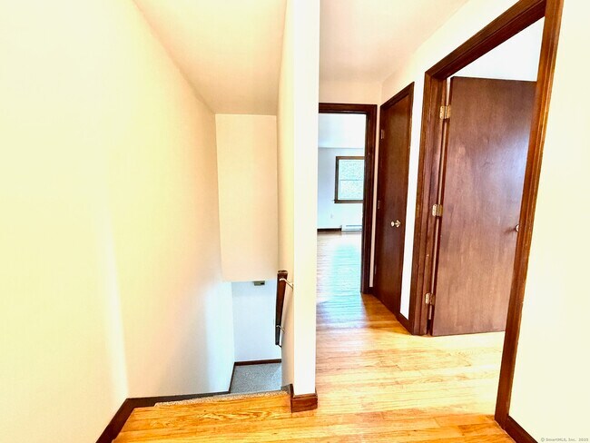 Building Photo - 56 Smith St