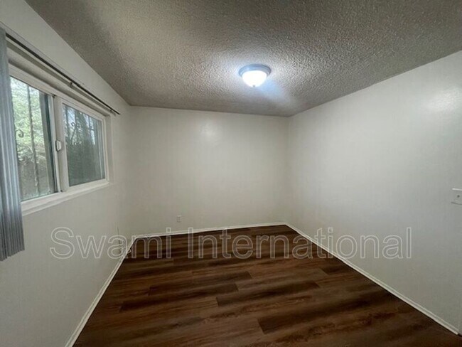 Building Photo - 1303 W 107th St